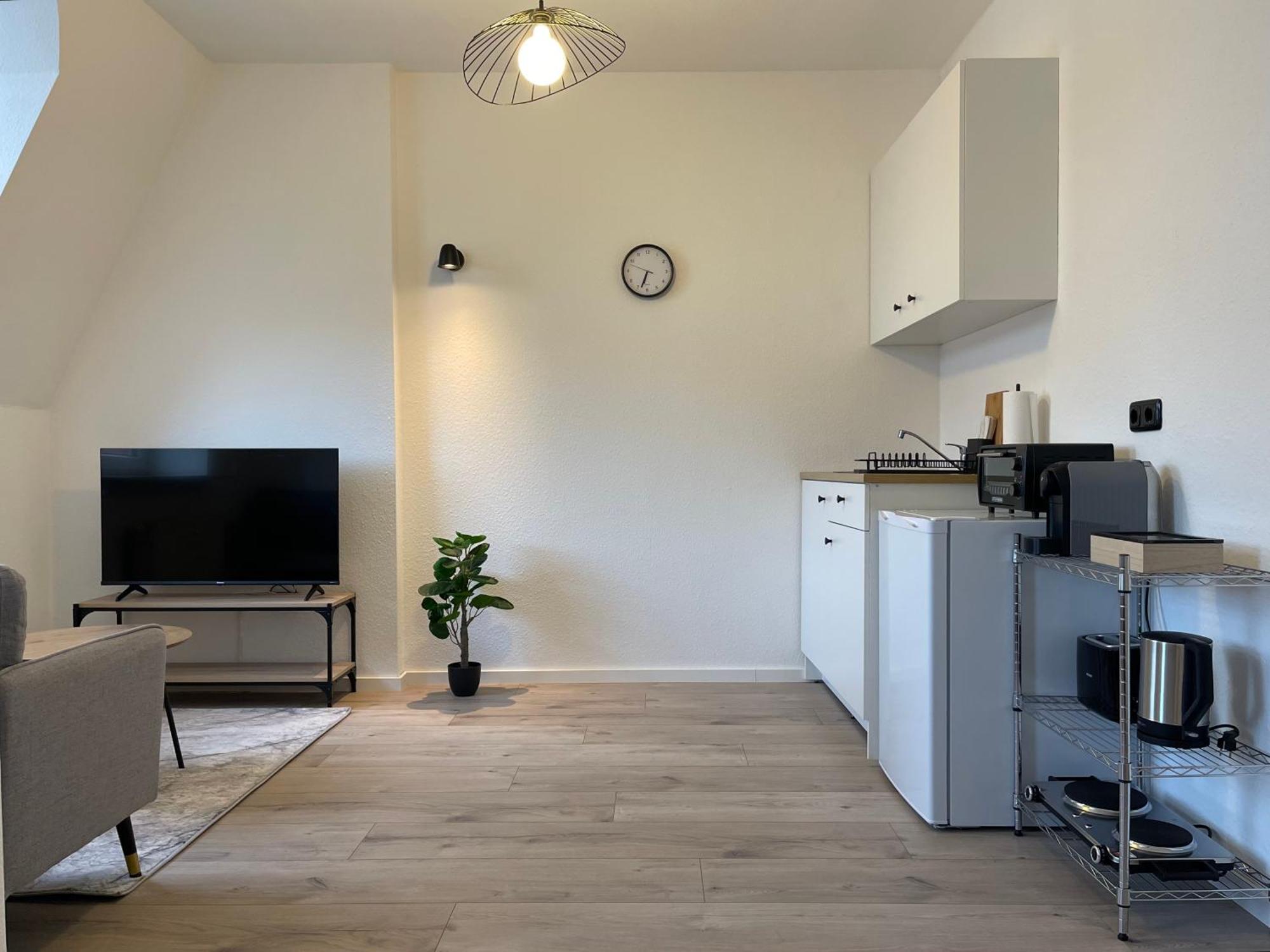 Raha Apartments - Modernes Studio-Apartment - Hbf - Gratis Parkplatz 에르푸르트 외부 사진