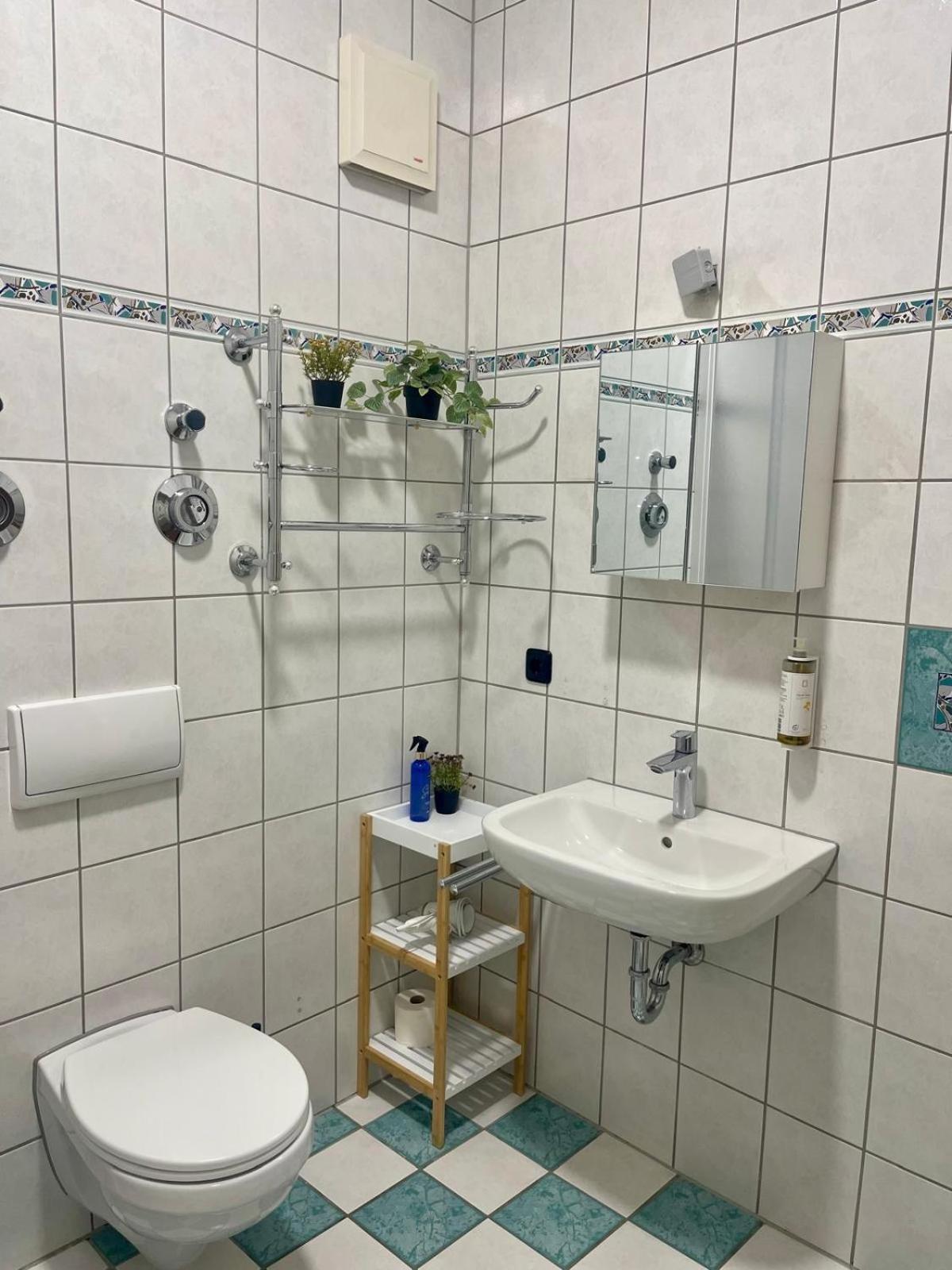 Raha Apartments - Modernes Studio-Apartment - Hbf - Gratis Parkplatz 에르푸르트 외부 사진