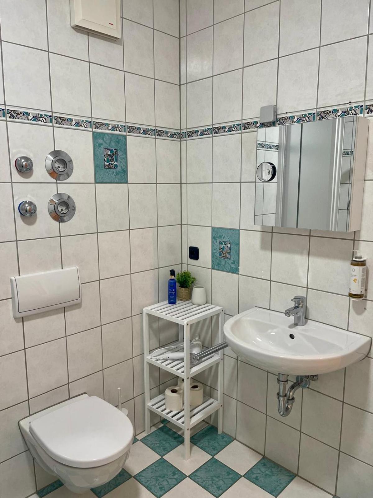 Raha Apartments - Modernes Studio-Apartment - Hbf - Gratis Parkplatz 에르푸르트 외부 사진