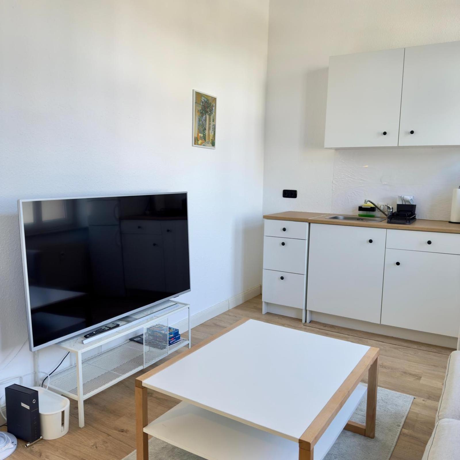Raha Apartments - Modernes Studio-Apartment - Hbf - Gratis Parkplatz 에르푸르트 외부 사진