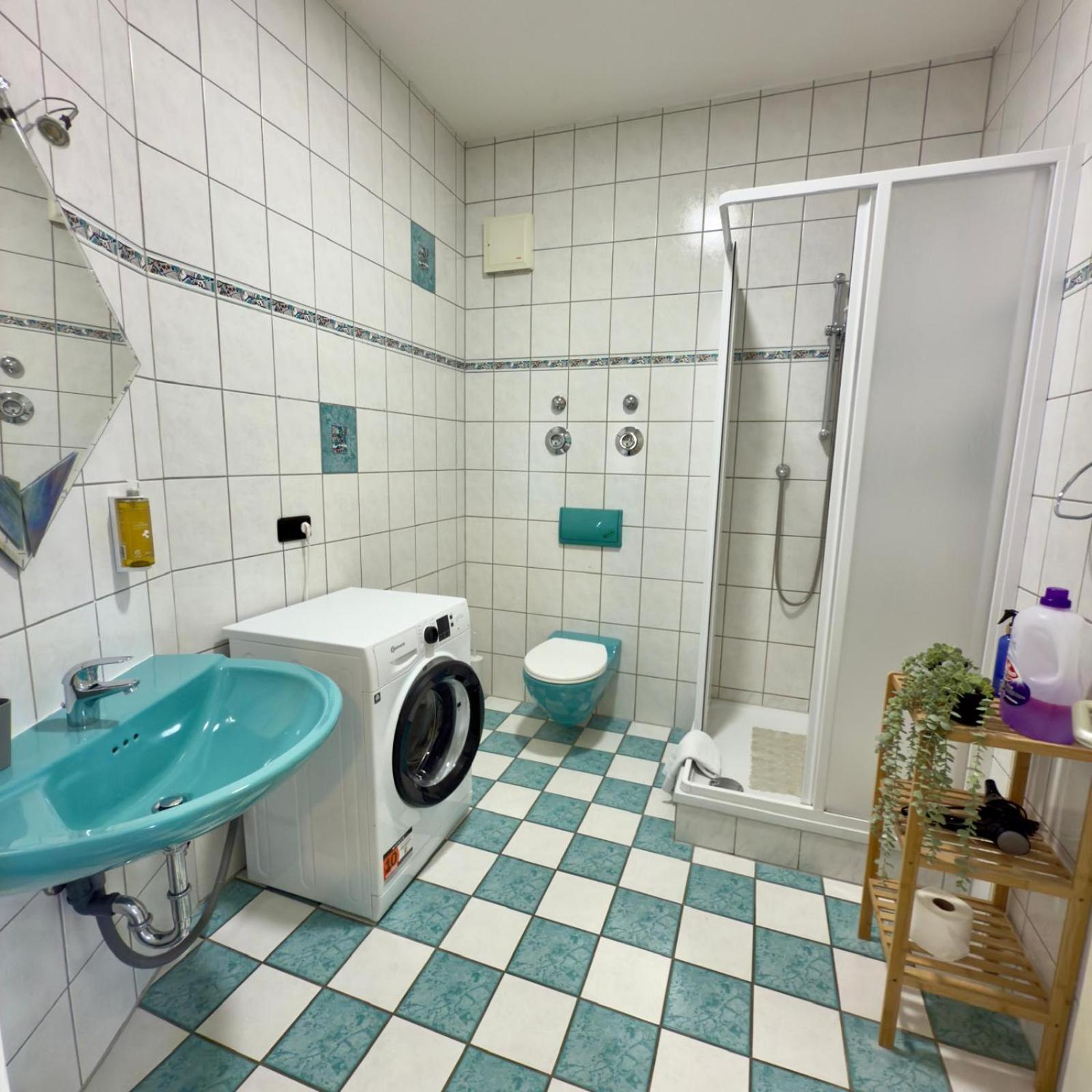 Raha Apartments - Modernes Studio-Apartment - Hbf - Gratis Parkplatz 에르푸르트 외부 사진